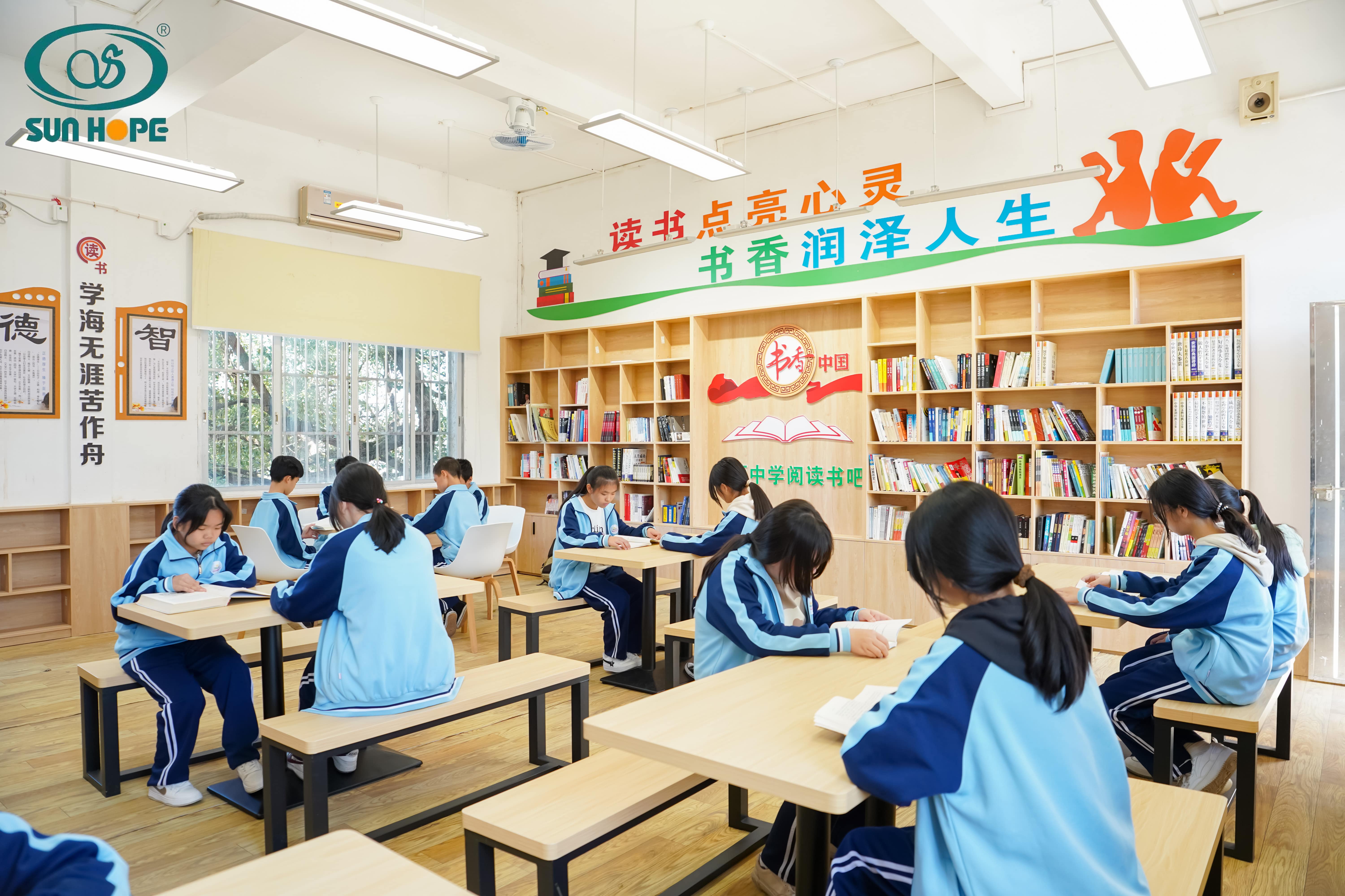 天津高校大学生记者走进星空平台公益小学开展“书香悦读，筑梦成长”活动